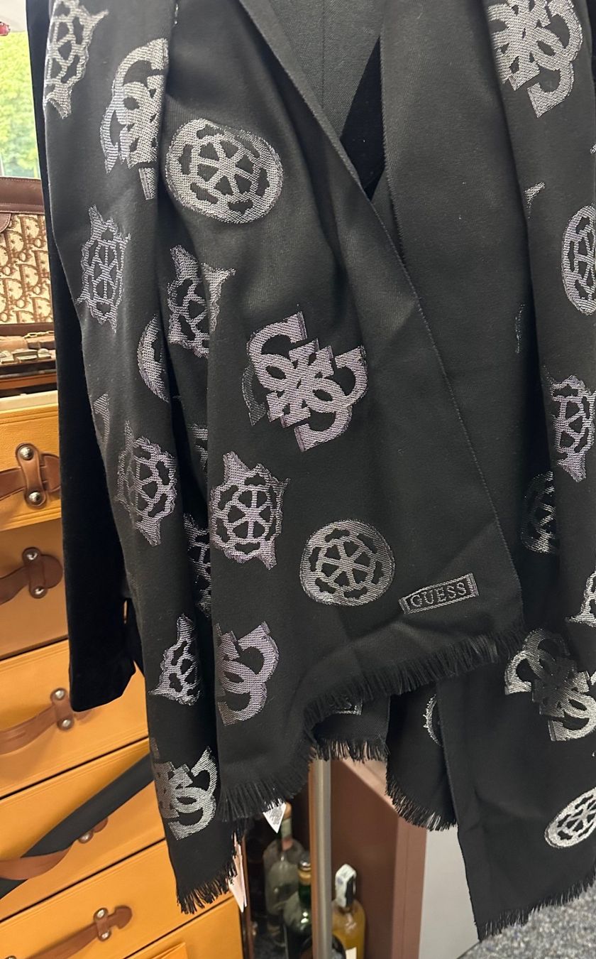 Guess Foulard & Sciarpe: GUESS edler gemusterter Schal / NEU – Nuovo e nell'imballaggio originale da Bern venduto da BrischitteBern 3