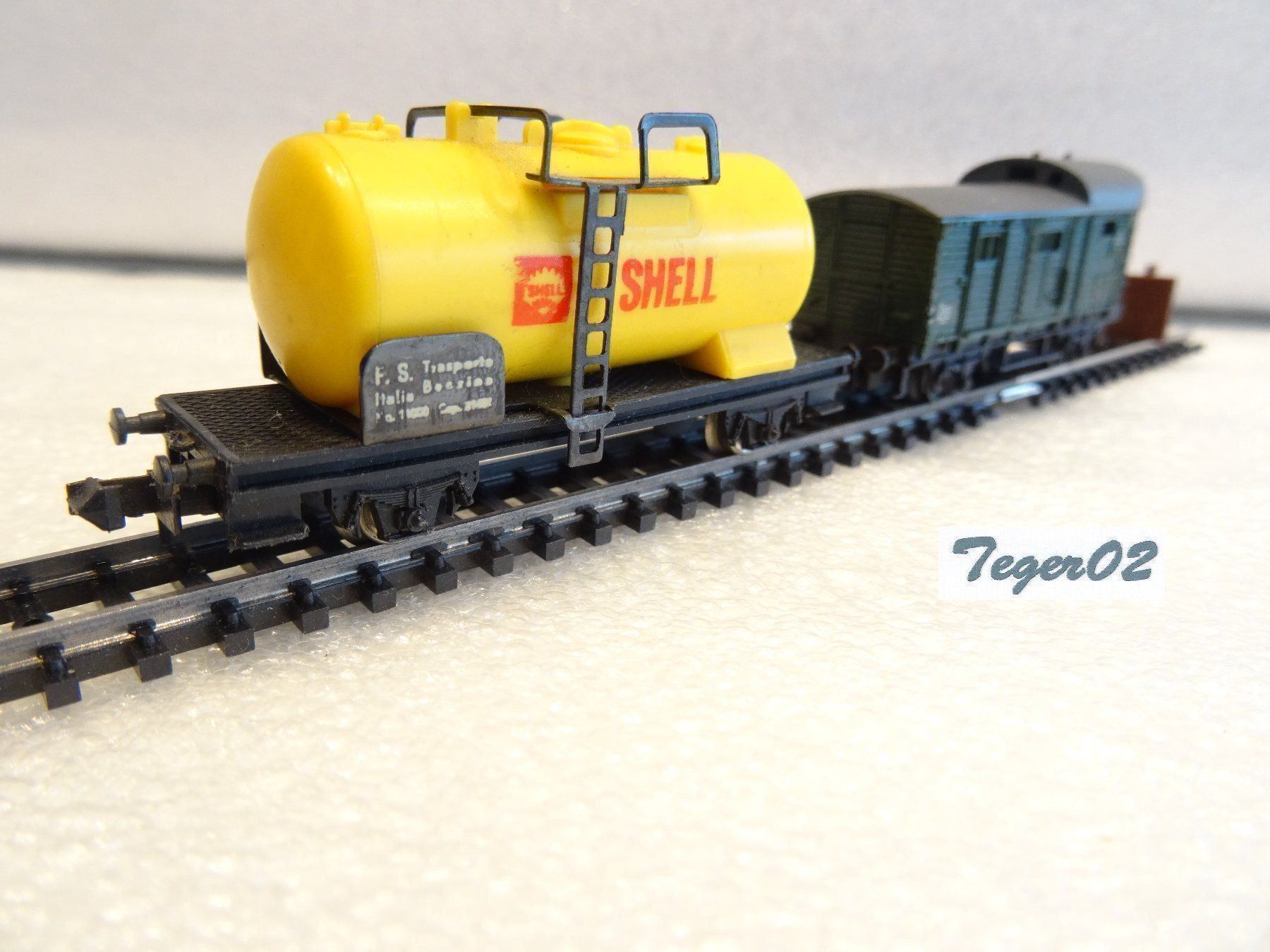 Lima Modellini di ferrovie: Lima. N-Spur 2 Güterwagen – Usato da Hochdorf venduto da Teger02
