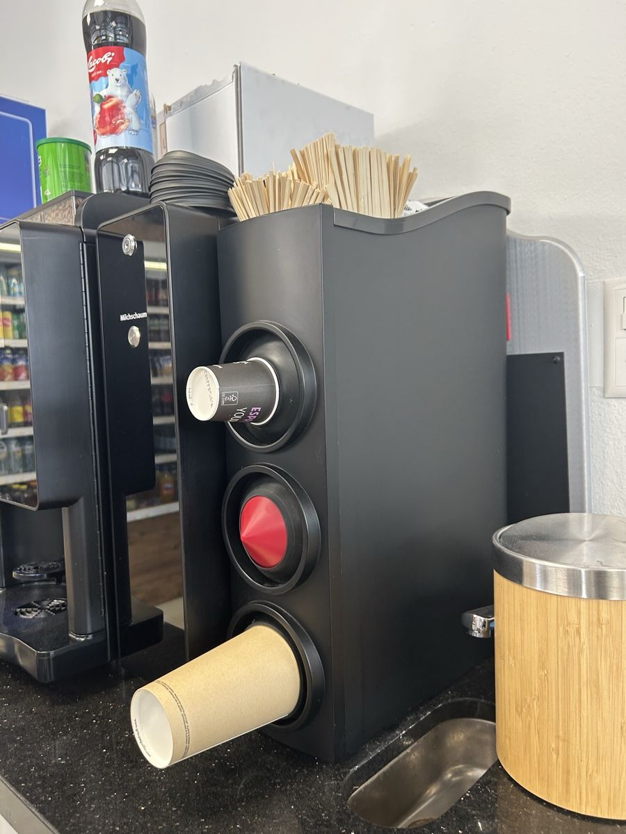 Macchine per caffè & Macchine per espresso: Kaffee Partner Vollautomat mit Milchschaum, Service Fällig – Usato da Uznach venduto da Kushmanguli 3