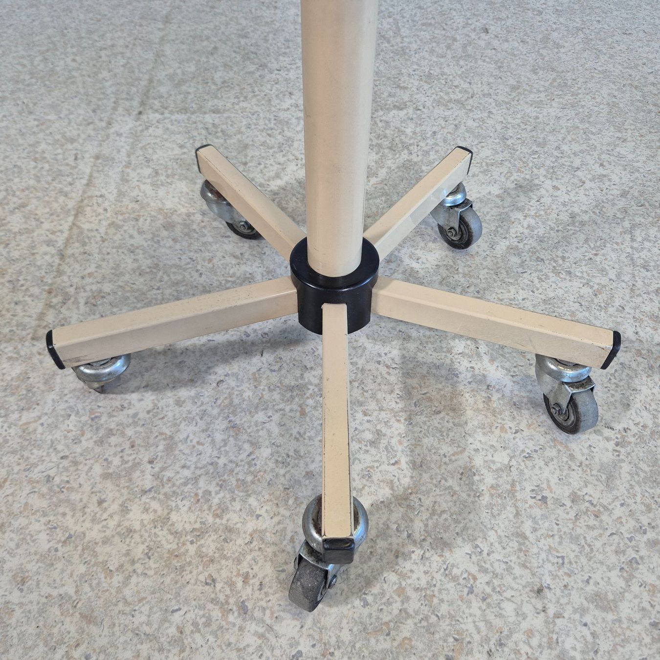 Sgabelli: Vintage Rollhocker Werkstatthocker Hocker Stool – Difettoso da Nottwil venduto da Wondewa-Shop 5