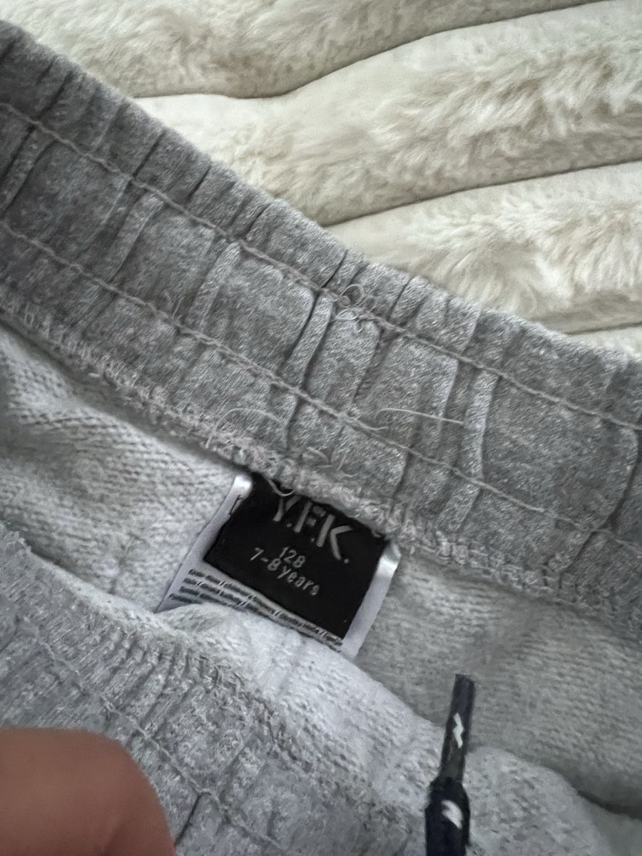 Pantaloni: TRAINERHOSE GRAU GR 128 – Usato da Basel venduto da theo-g77 2