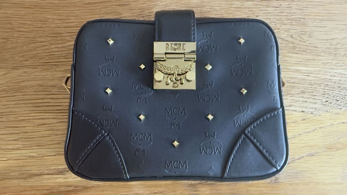 Mcm Borse: MCM Black Coated Canvas and Leather Studded Camera Bag – Nuovo (secondo la descrizione) da Dübendorf venduto da Dave702 1