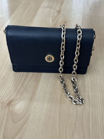 Umhängetasche Tommy Hilfiger blau mit Kette neuwertig