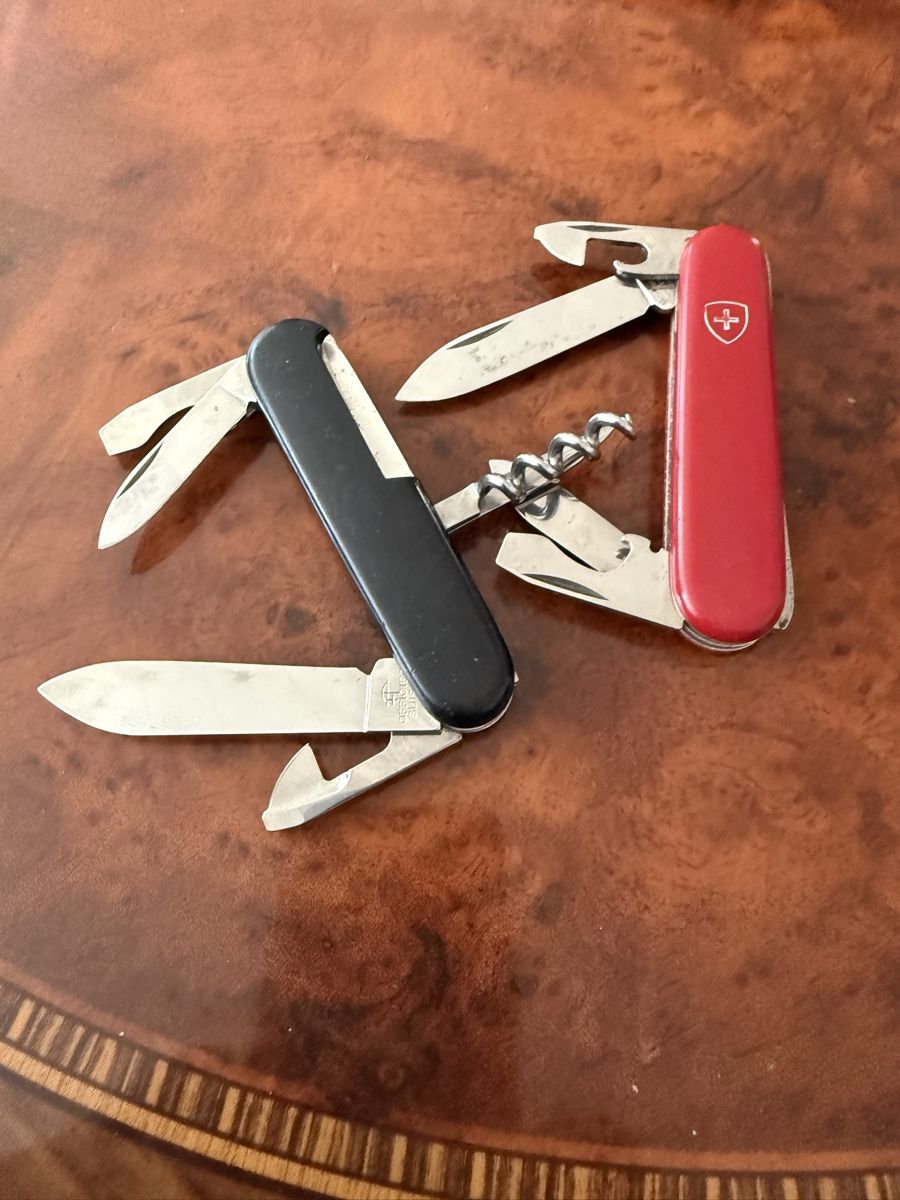 Victorinox Couteaux de poche: 2 Victorinox  – D'occasion à Pratteln par belita03 9