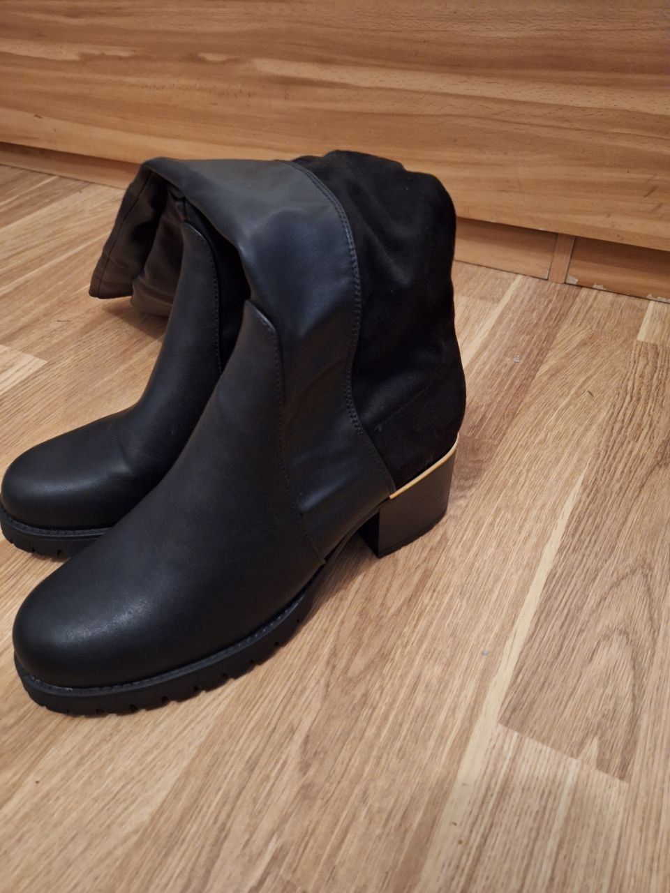 Scarpe da donna: Nouvelles bottes d'automne – Nuovo (secondo la descrizione) da Bassecourt venduto da dar_c72c 3