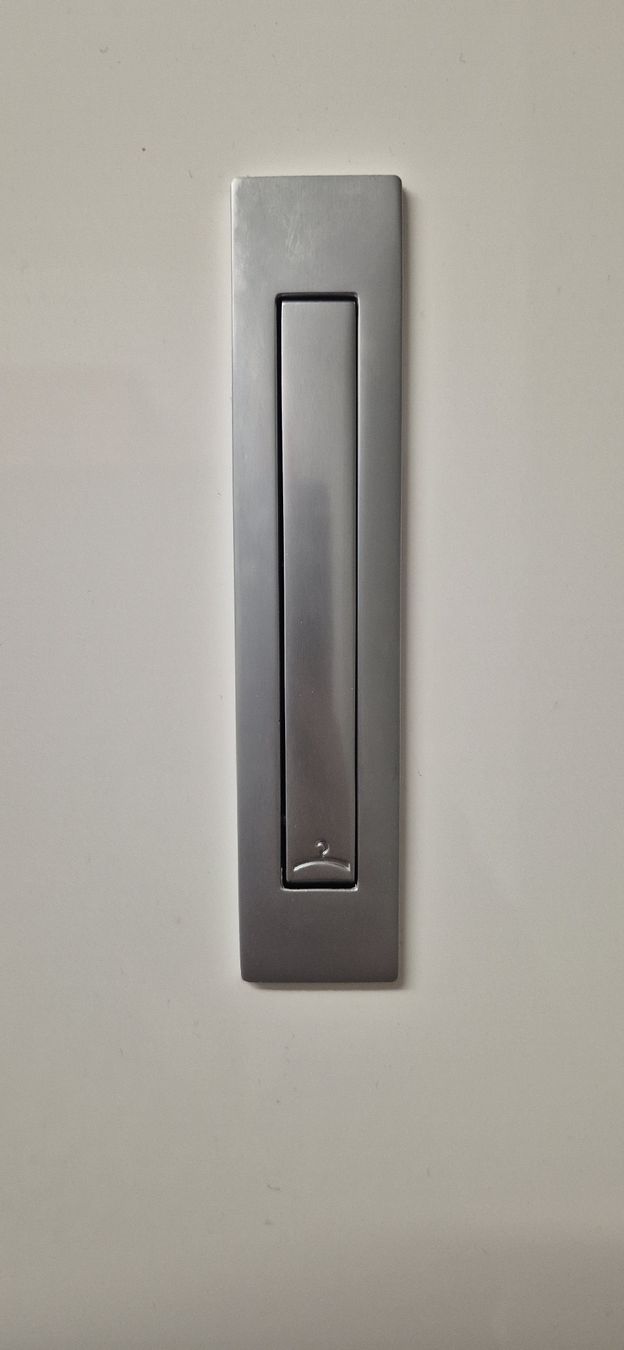 Livique Porte manteau: Garderobenleiste mit 3 Haken  – D'occasion à Lyss par malaisya 1