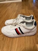 Baskets marque Tommy Hilfiger taille 42, très bon état 