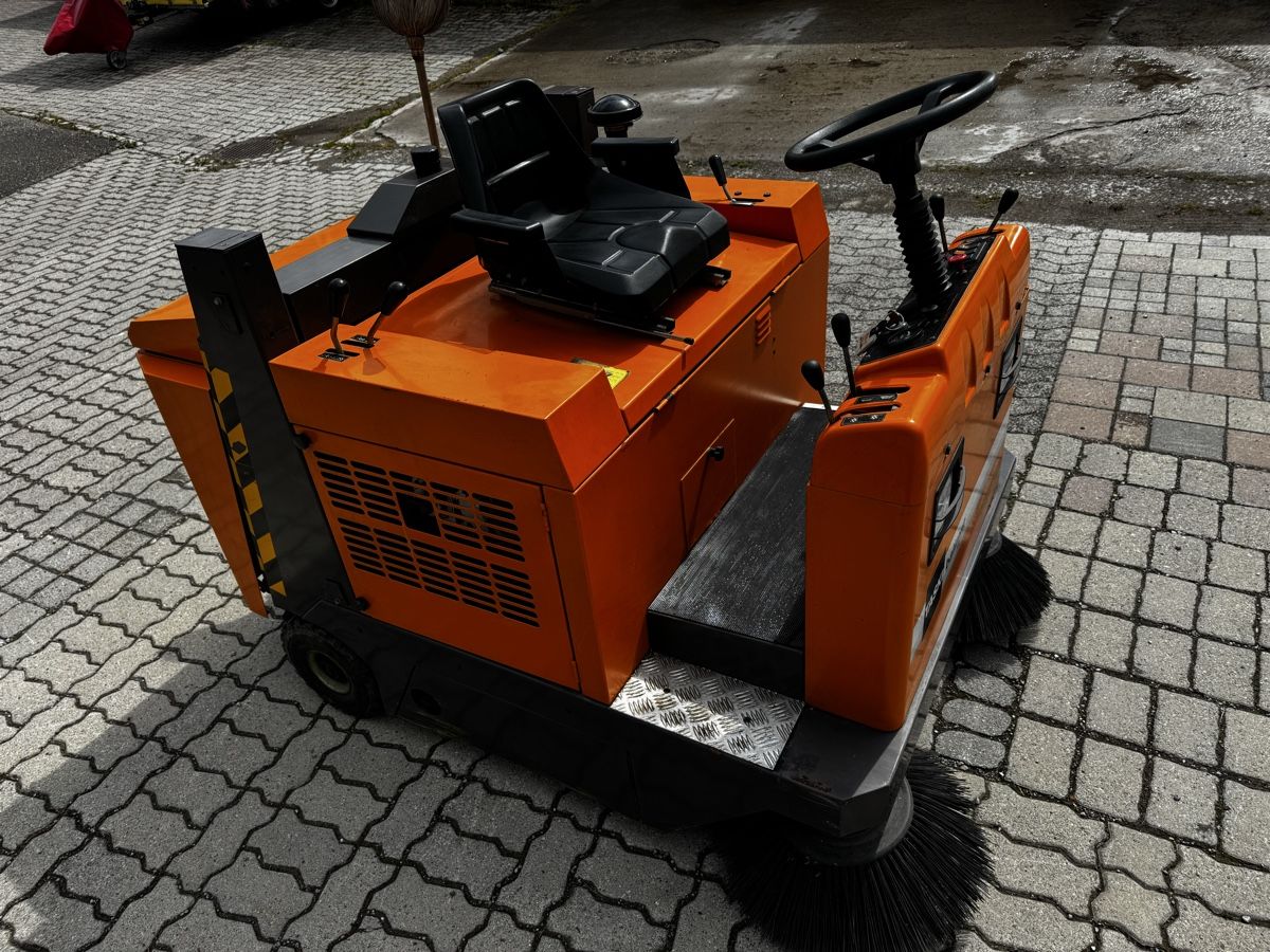 Tutte le macchine: Kehrmaschine TASKI Balimat 140T – Usato da Niederuzwil venduto da Michael1990_ 8