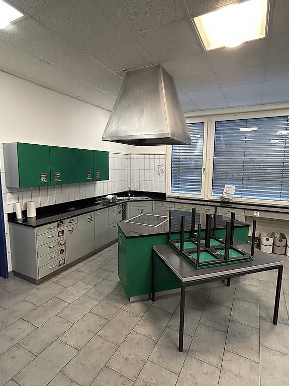 Cuisines complètes: Kochschule 4 Stationen , küche – D'occasion à Stans par Benzen 1