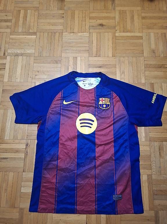 Leibchen & Hosen: Barcelona Trikot "Raphina 11" – Gebraucht aus Wetzikon ZH von cet_6fbf
