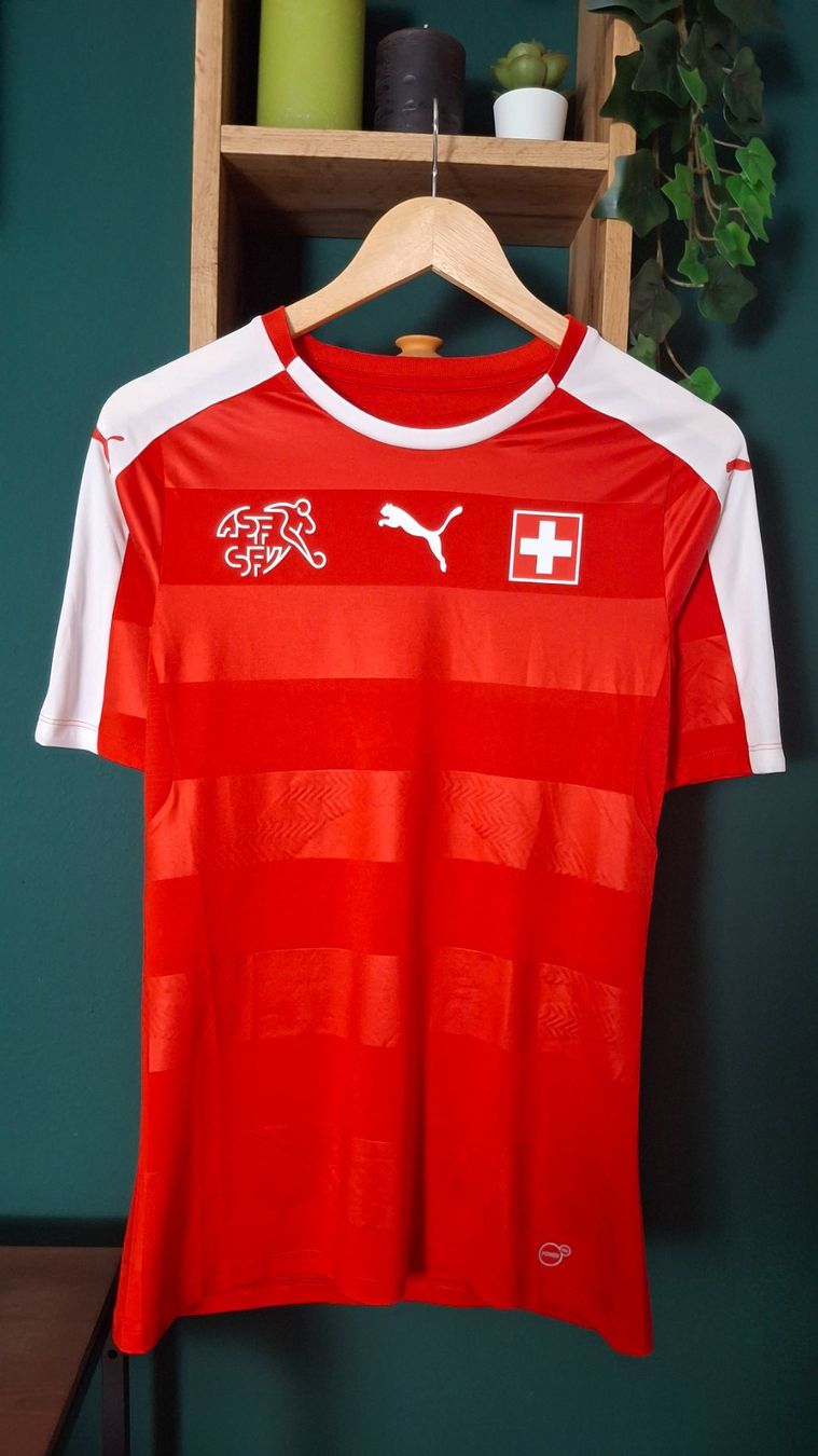 Schweizer Nati Canottiere & Pantaloni: Switzerland Nati euro 2016 player version puma – Nuovo (secondo la descrizione) da Yverdon-les-Bains venduto da flo_8fgr