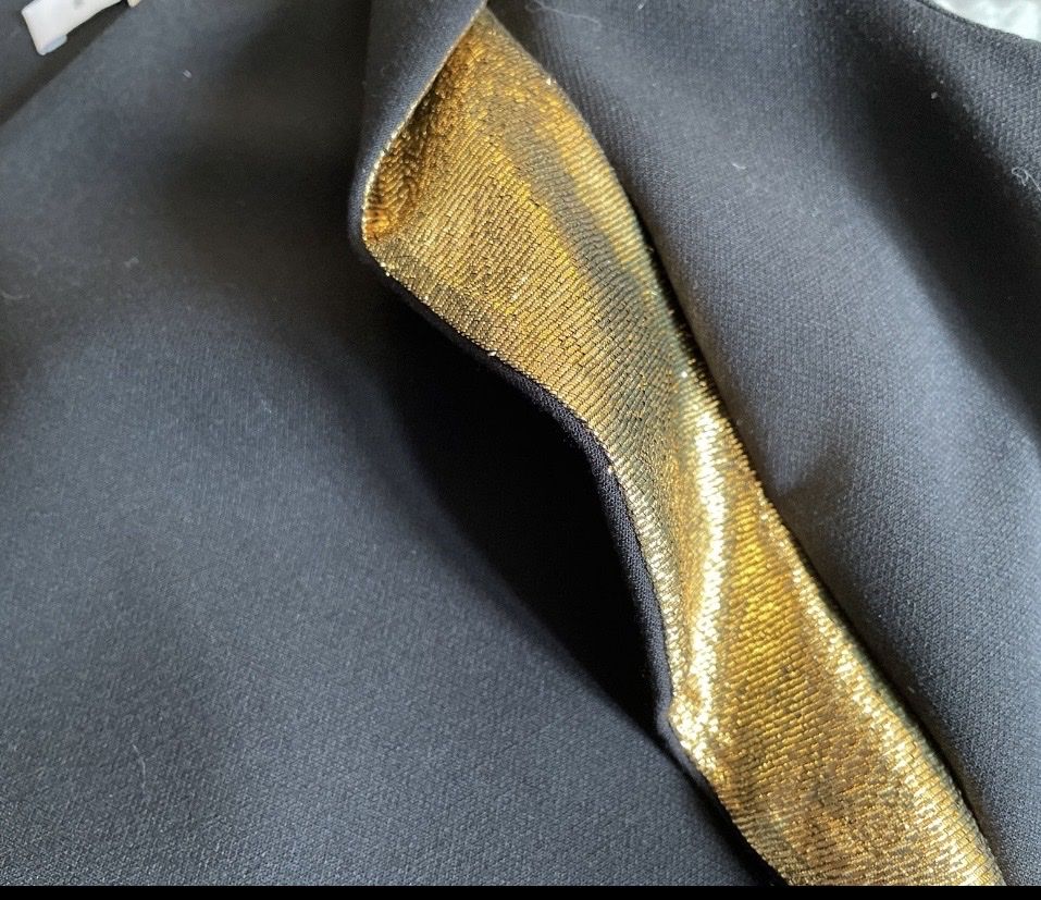 Sandro Vestiti: Robe noire Sandro T2, détails dorés – Usato da Cologny venduto da PINKCLOSET 4