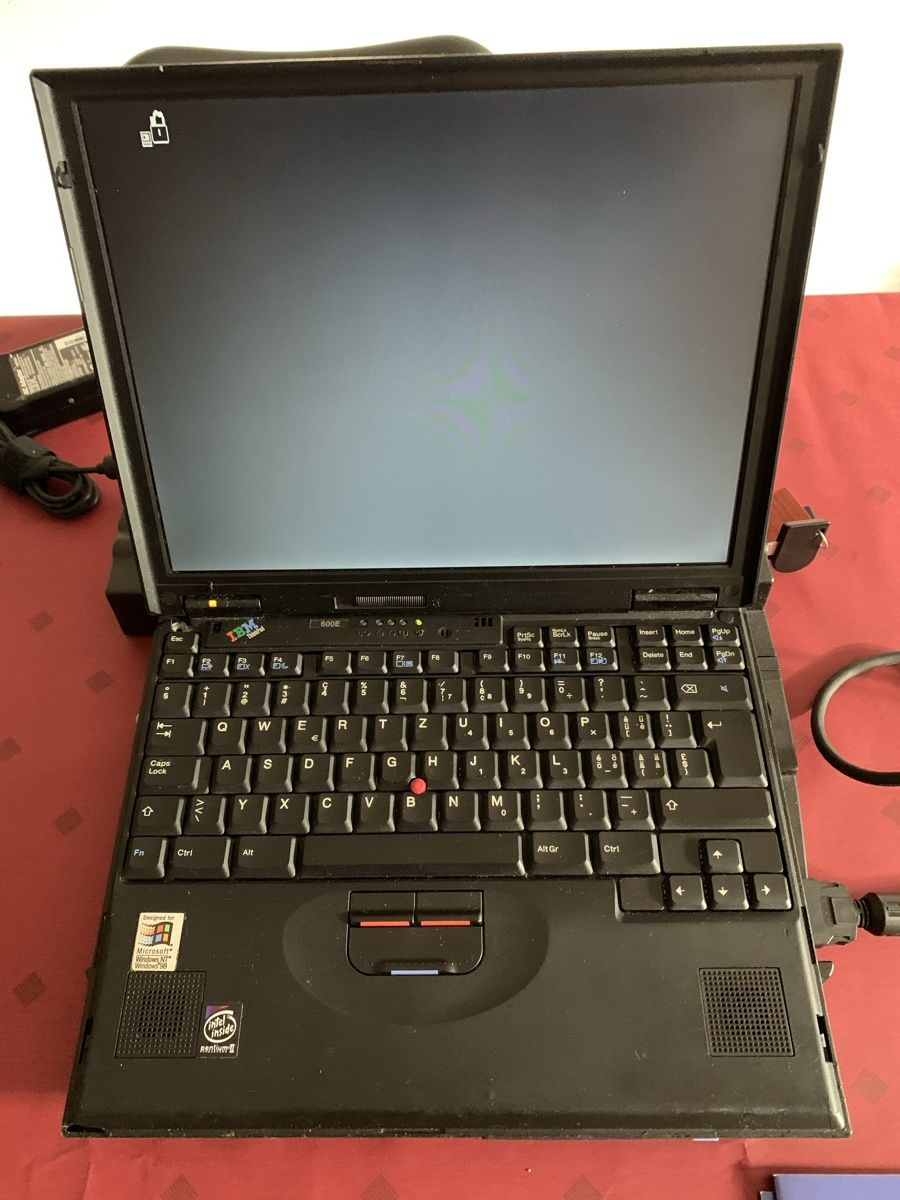 IBM Portables: Legendäre Thinkpad 600E – Défectueux à Ittigen par gimii 2
