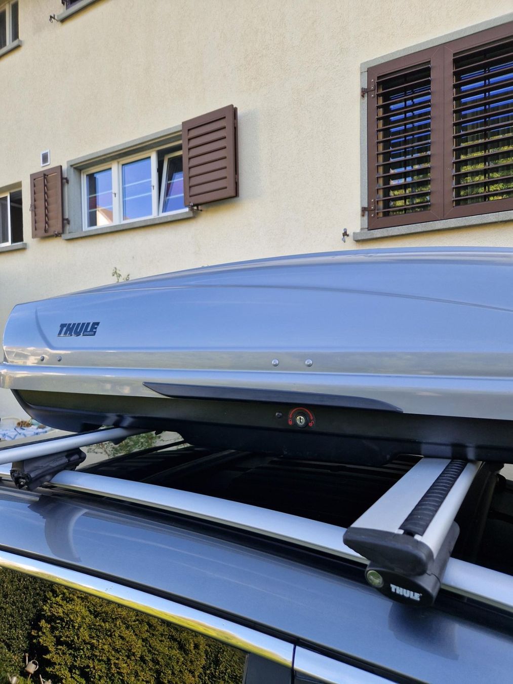 Thule Box da tetto: Dachbox Thule inkl Träger – Usato da Richterswil venduto da Sifon 6
