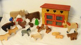 Holzspielzeug Bauernhof mit vielen Tieren, Stall