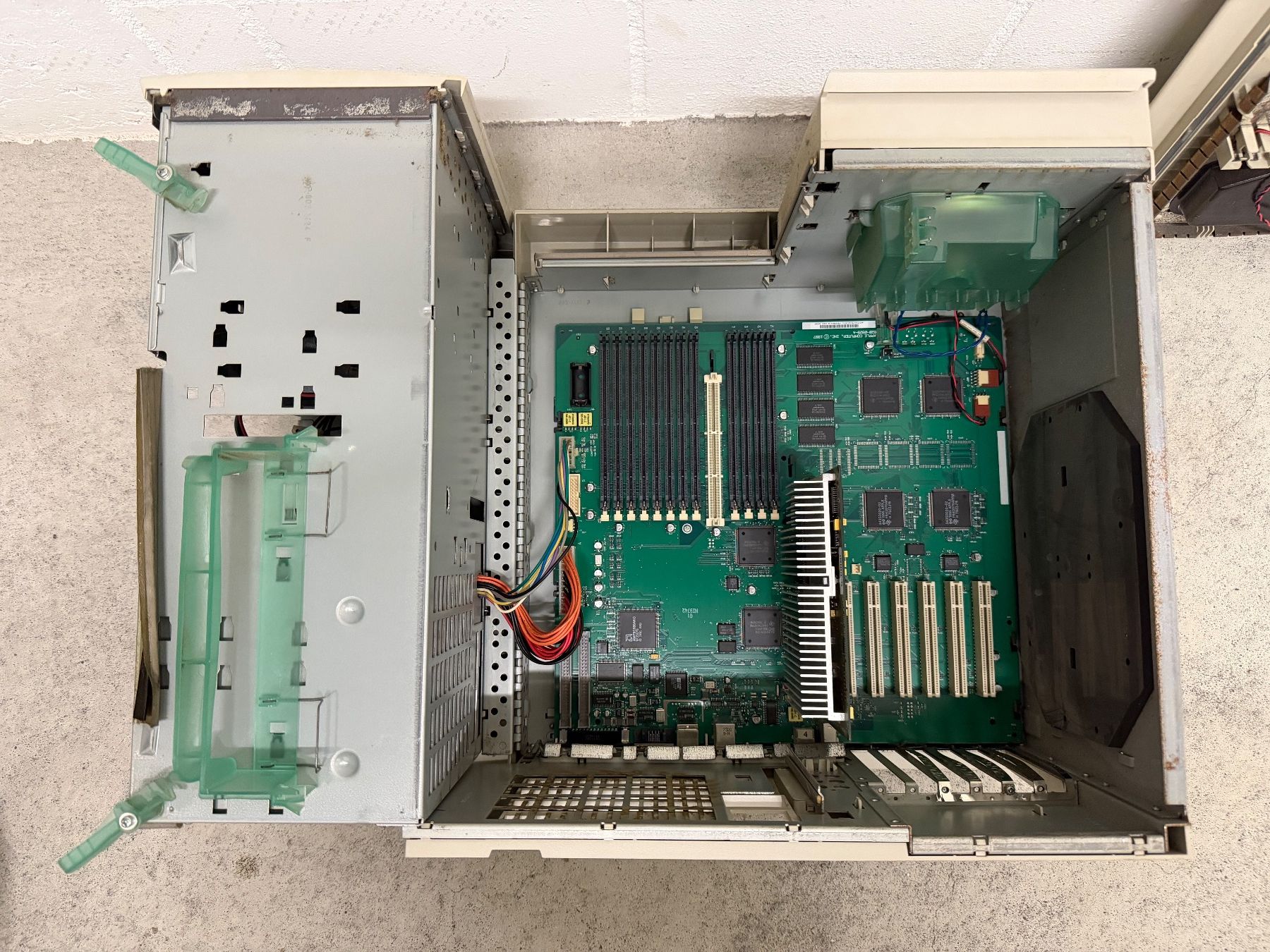 Apple PC: Defect - Apple Power Macintosh 9600/300 – Difettoso da Niederwangen b. Bern venduto da Leonerb 6
