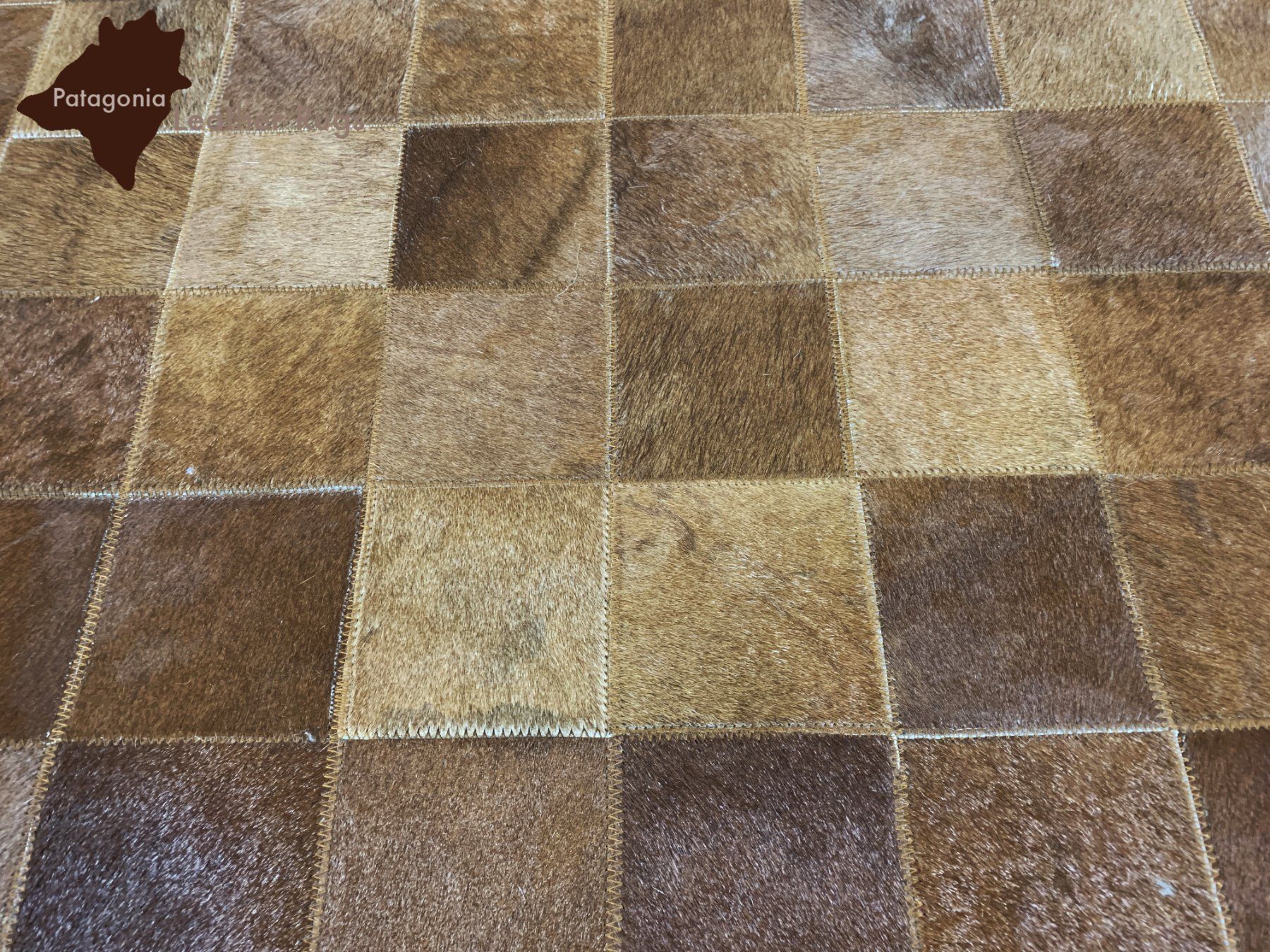 Tappeti: Kuhfell Teppich Patchwork – Nuovo e nell'imballaggio originale da Arbedo venduto da patagonialeatherrugs 3