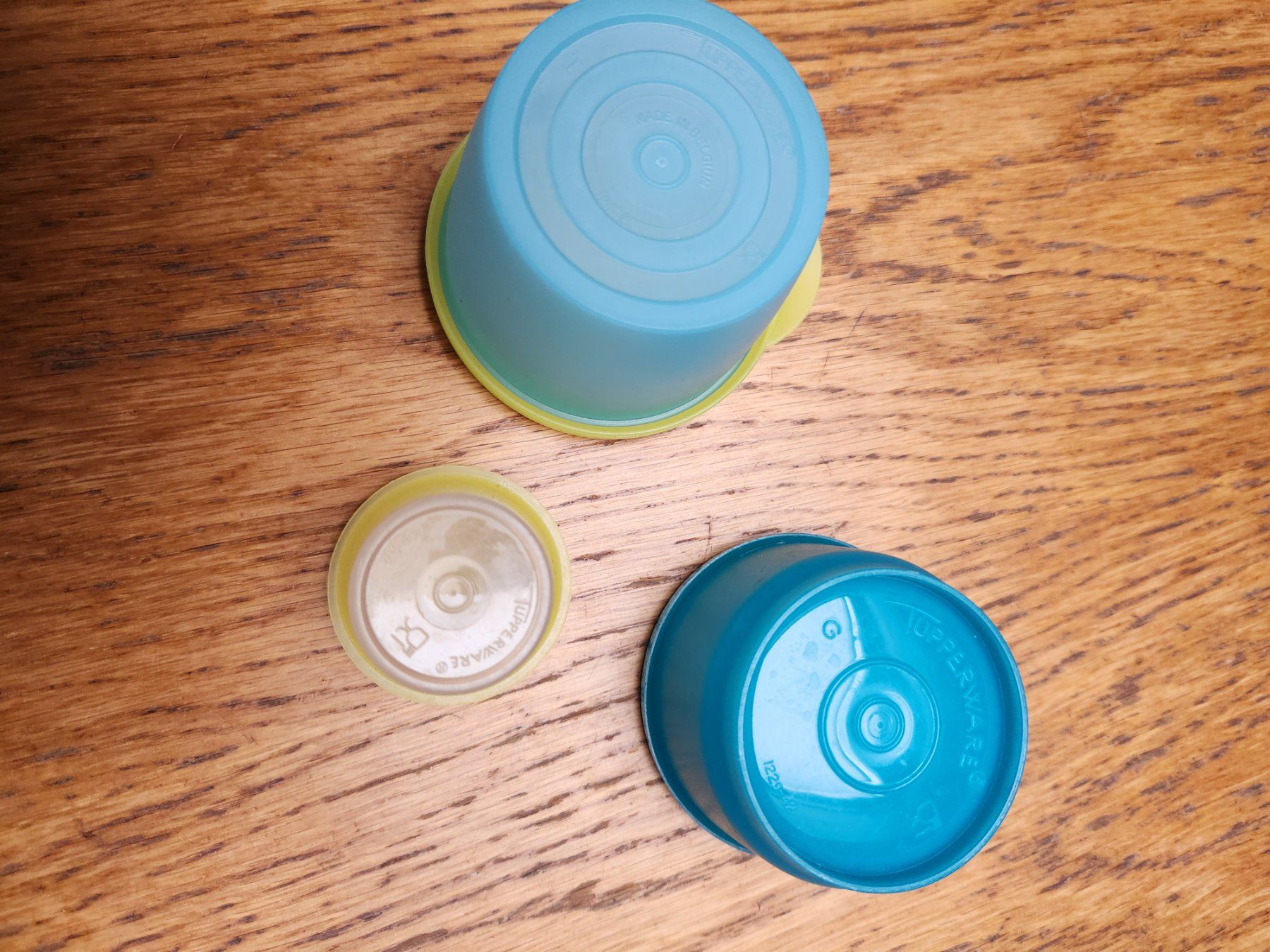 Tupperware Contenitori & Simili: Tupperware 3 Behälter ; Zwiebel LIlibut – Usato da Gstaad venduto da Meiel2020 3