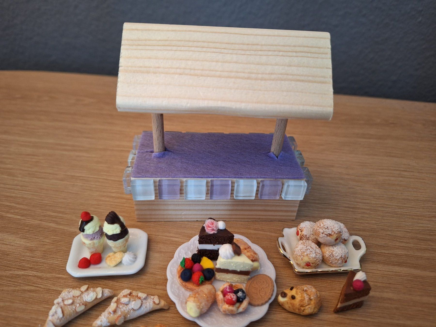 Case e mobili per bambole: Puppenhaus Marktstand – Nuovo (secondo la descrizione) da Zürich venduto da HandmadeTinyFood 4