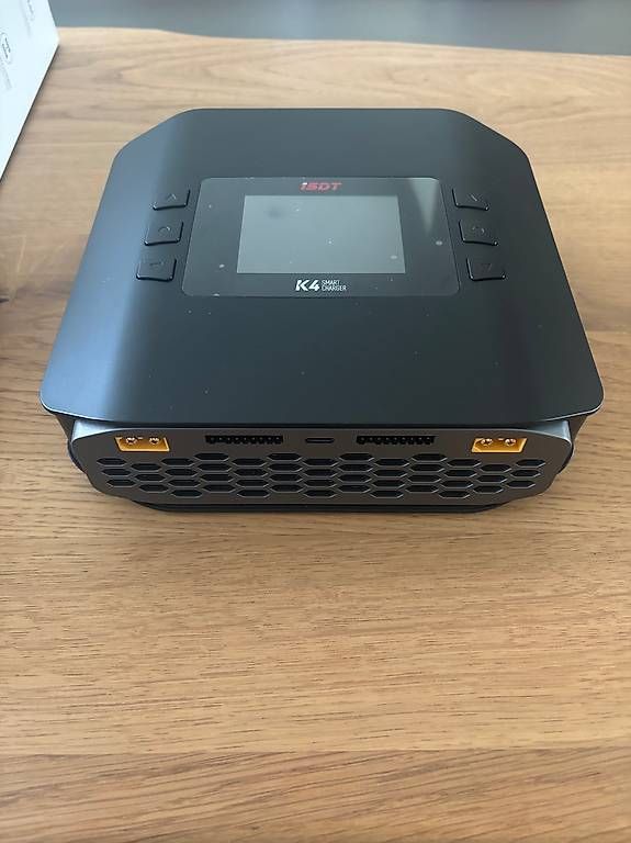 Caricatori & Batterie: Ladegerät iSDT K4 smart Charger – Usato da Bützberg venduto da Banj 1