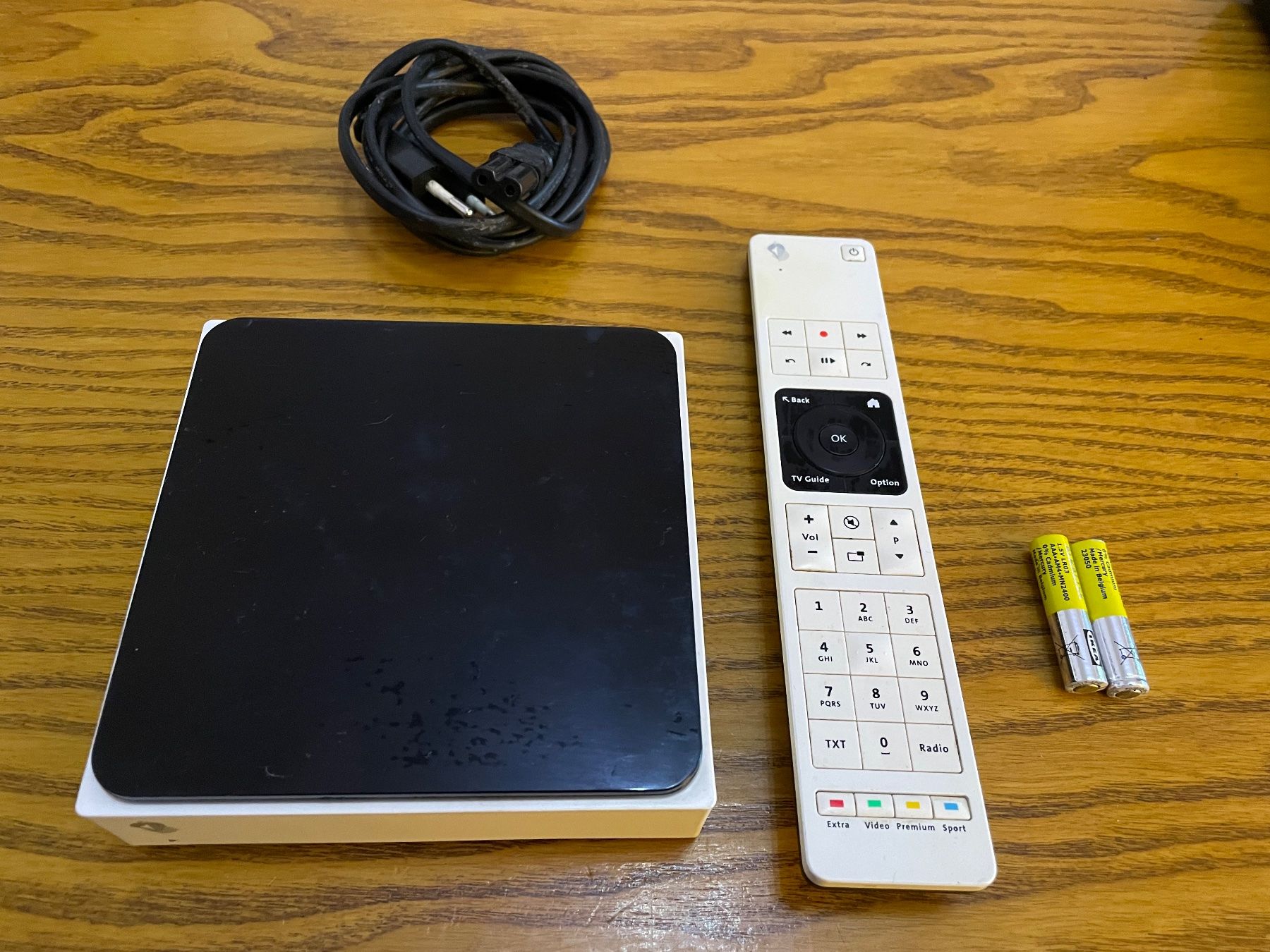 Swisscom Modems & Router: Modem boîtier TV Swisscom - BLUETOOTH TV SWISSCOM – Gebraucht aus Denges von Ricautomotive 1