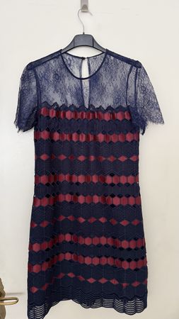 Robe Sandro dentelle bleu marine et bordeaux taille S état n