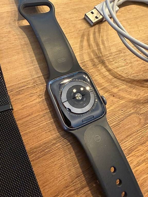 Smartwatch: Apple Watch Series 5 40mm – Gebraucht aus Zell LU von .VR46. 2