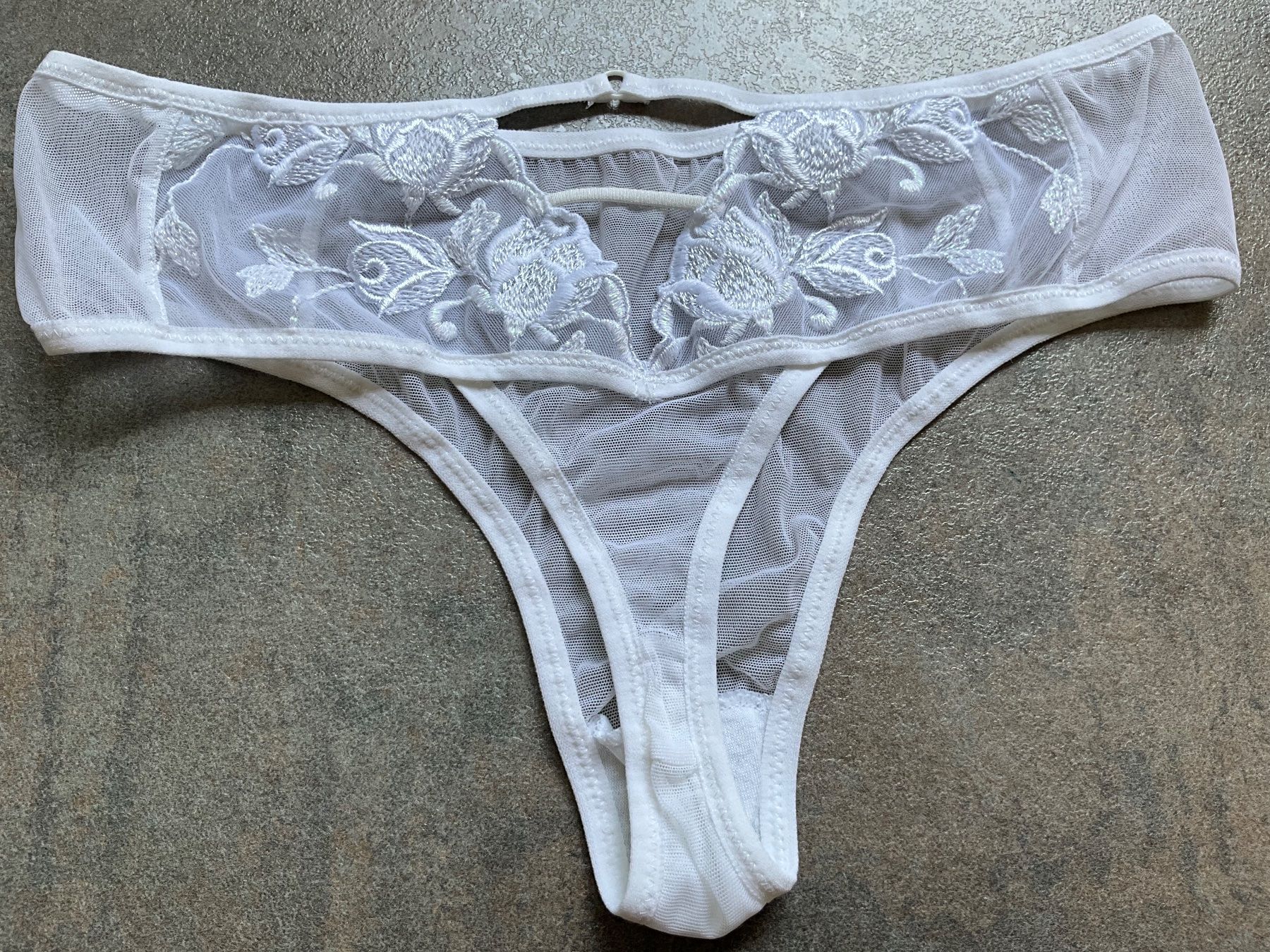 Autres dessous: String Damen Farbe weiss Größe M – D'occasion à Basel par elster1986 1