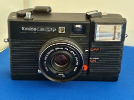 Konica C35 EF P, mit Tasche