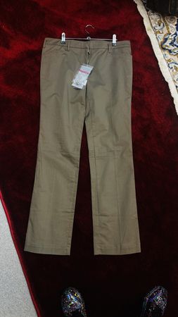 Prada Hosse neu