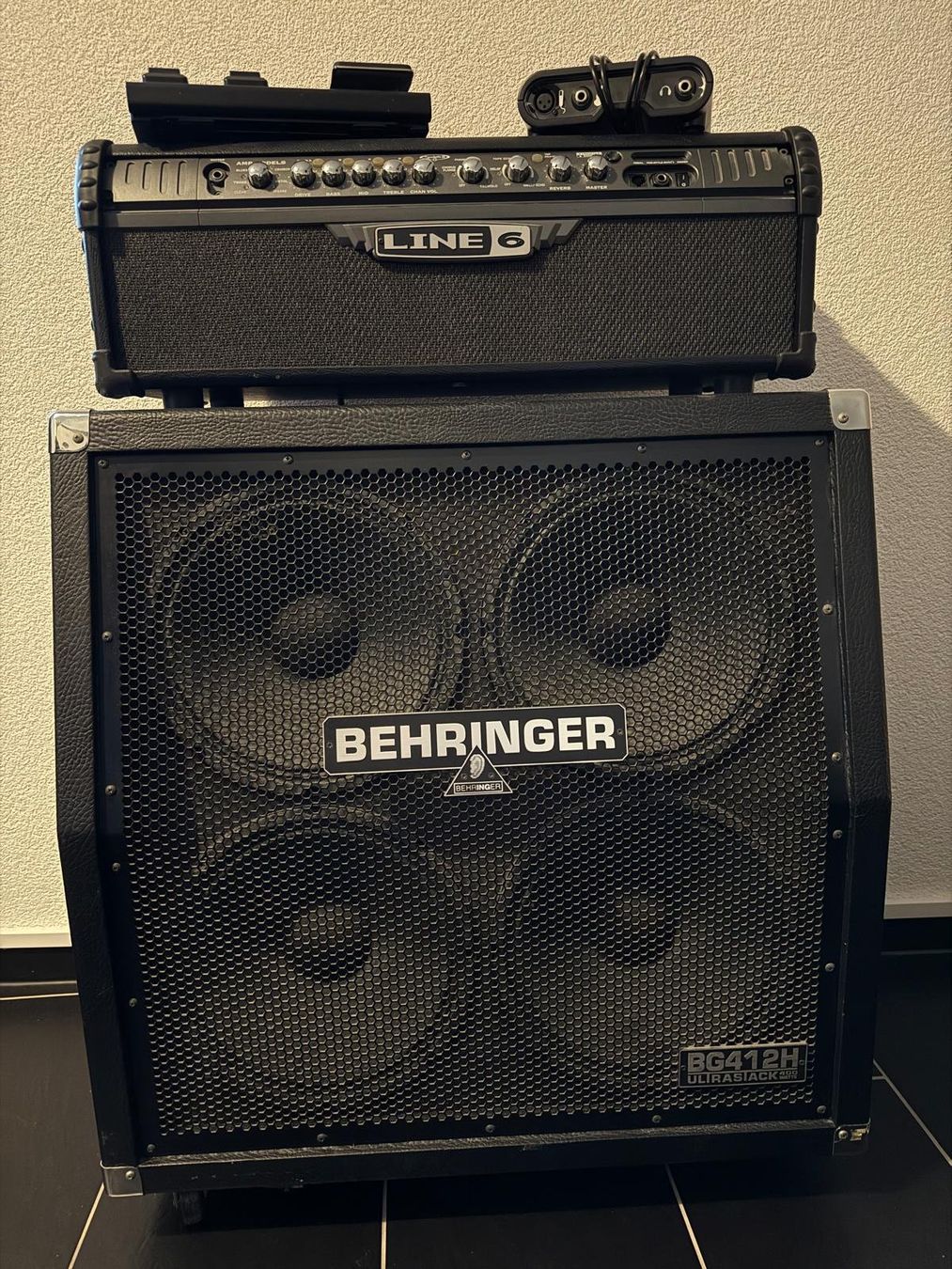Line 6 Amplificatori: LINE 6 Spider III Verstärker mit riesiger Behringer Box – Usato da Amriswil venduto da Mike-Dyson 1