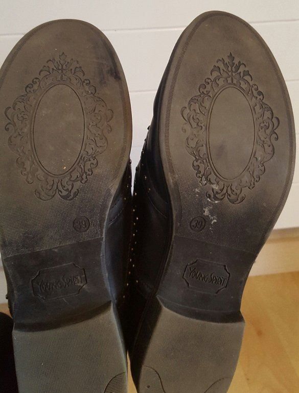 Scarpe da donna: Damen Schuhe mit Nieten – Usato da Dierikon venduto da oldmeetsnew 2