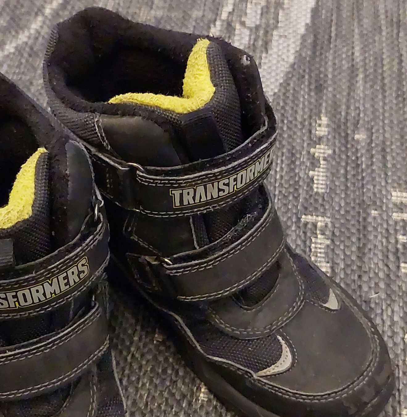 Scarpe per ragazzi: Kinder Stiefel Transformers Grösse 30 – Usato da Egolzwil venduto da mobiledeluxe