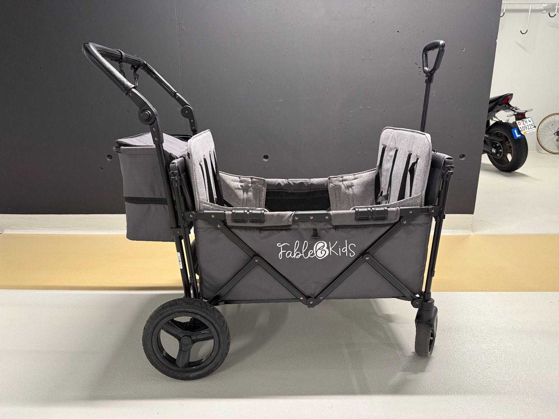 Carrozzine: FableKids Bollerwagen LEO X4Plus mit Dach – Usato da Dübendorf venduto da ach_9h9b