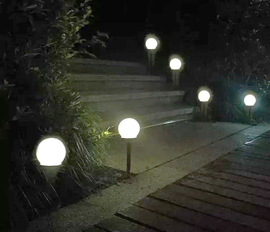Lampade: 6er-SET GARTENLEUCHTEN SOLAR MIT WEISSEN KUGELN – Nuovo e nell'imballaggio originale da St. Gallen venduto da schnaeppchen-preise 4