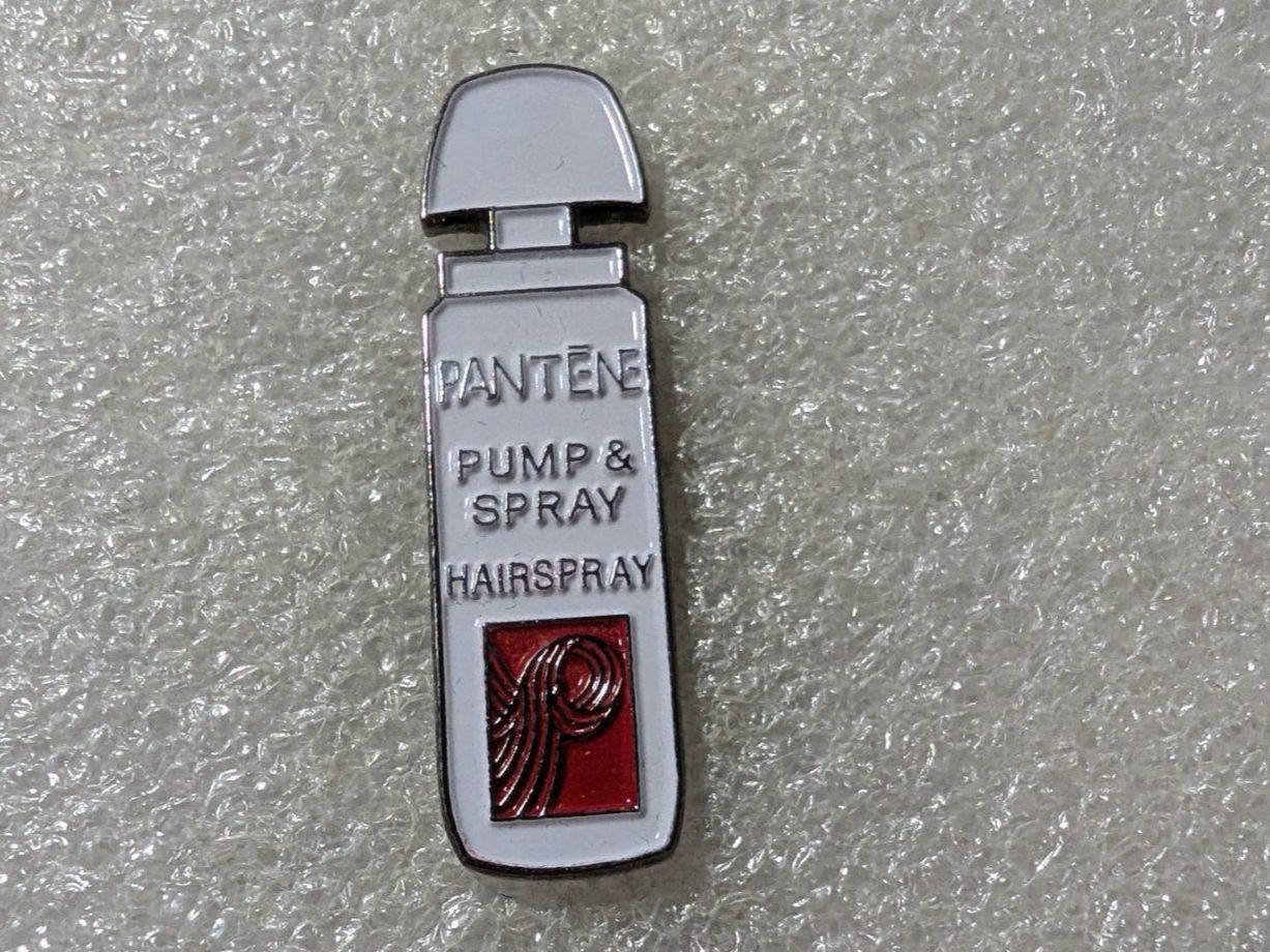 Plaketten & Abzeichen: Ansteckpin 204: Pantene – Gebraucht aus Oppligen von Pin-Fall-Shop