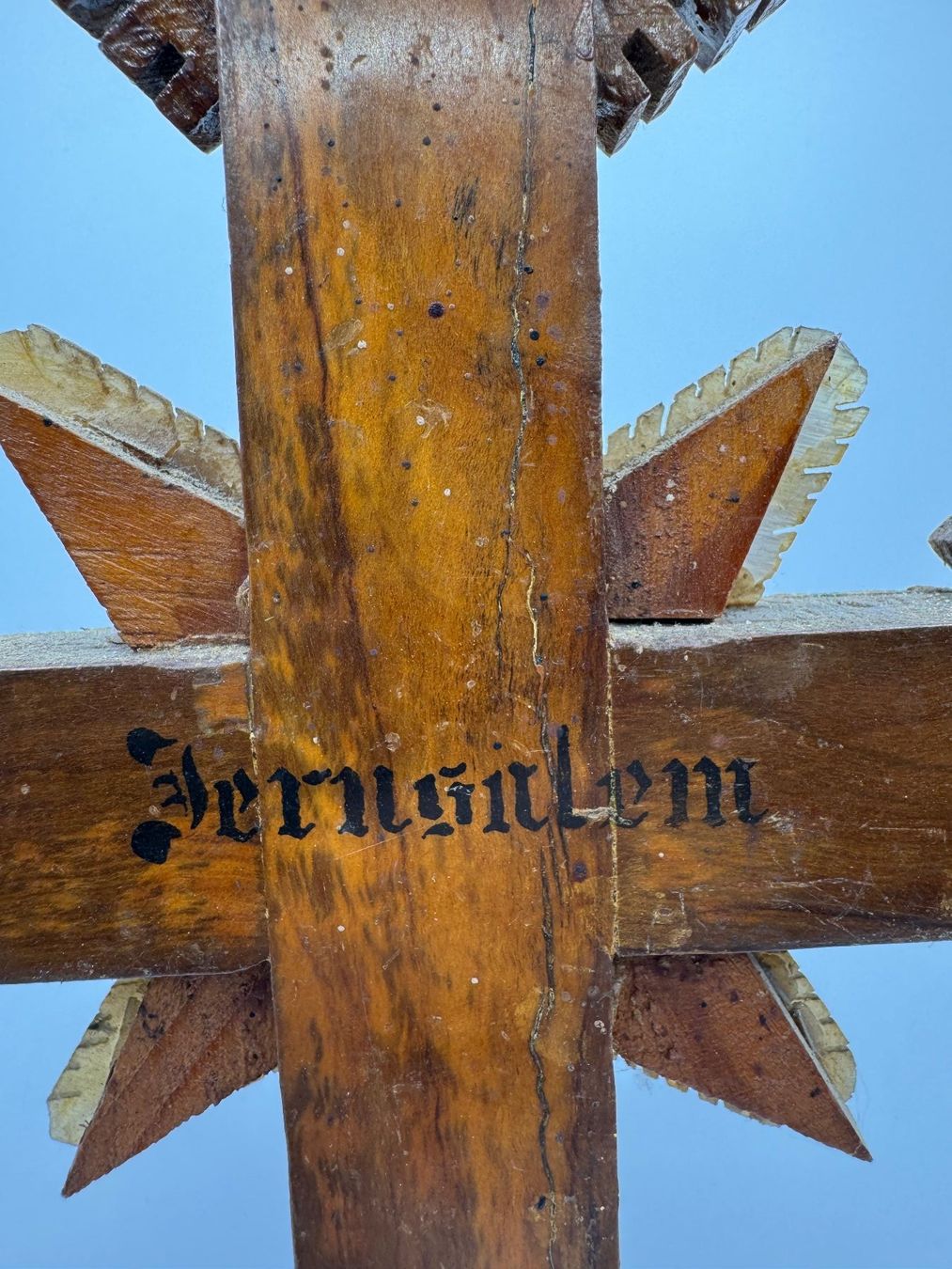 Statuette: Altes Kruzifix , Holz, religiös – Usato da Sachseln venduto da BONATI01 6