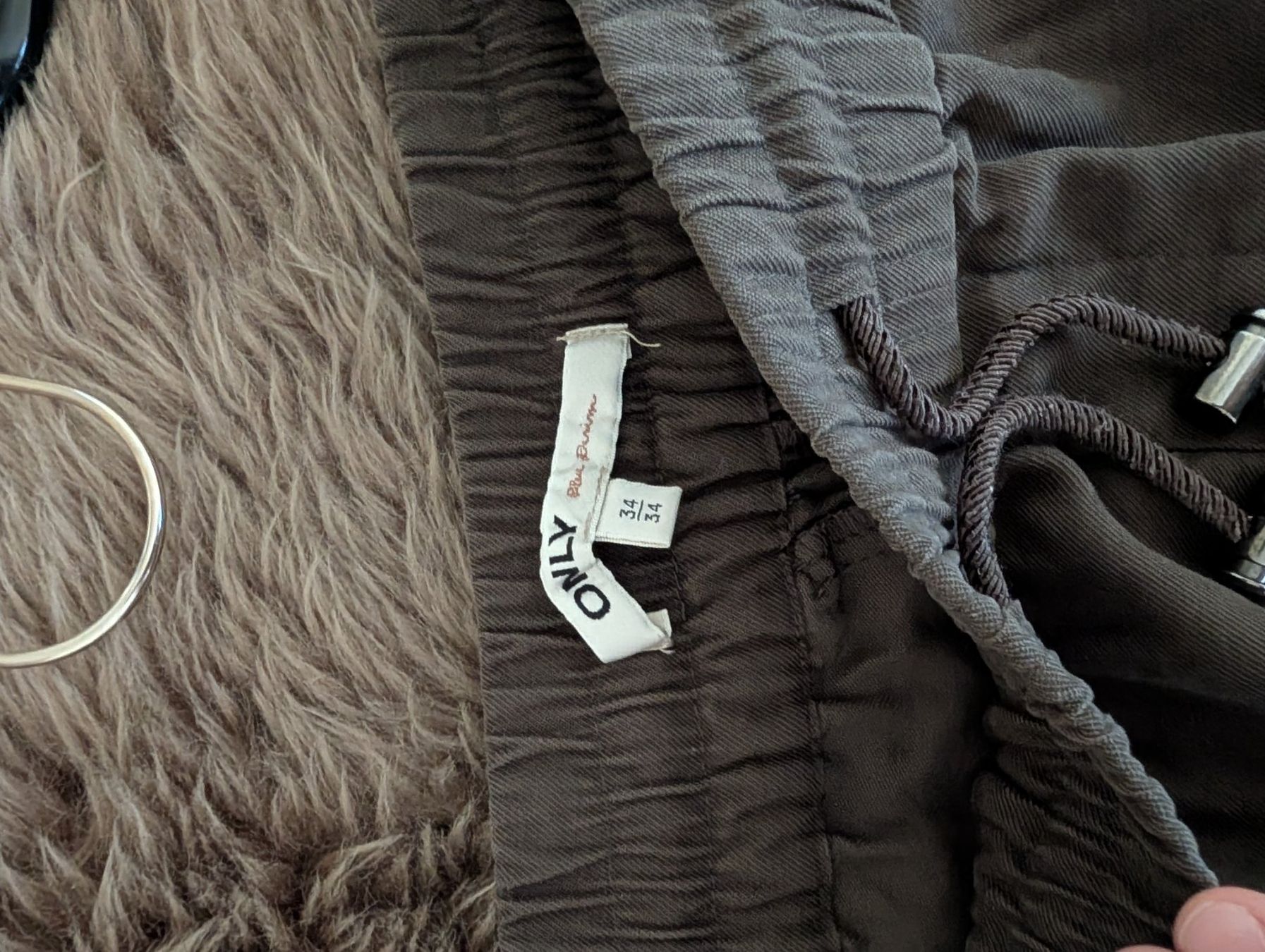 Only Pantalons: Hose Only 34 – D'occasion à Appenzell par Pontigui2007 2