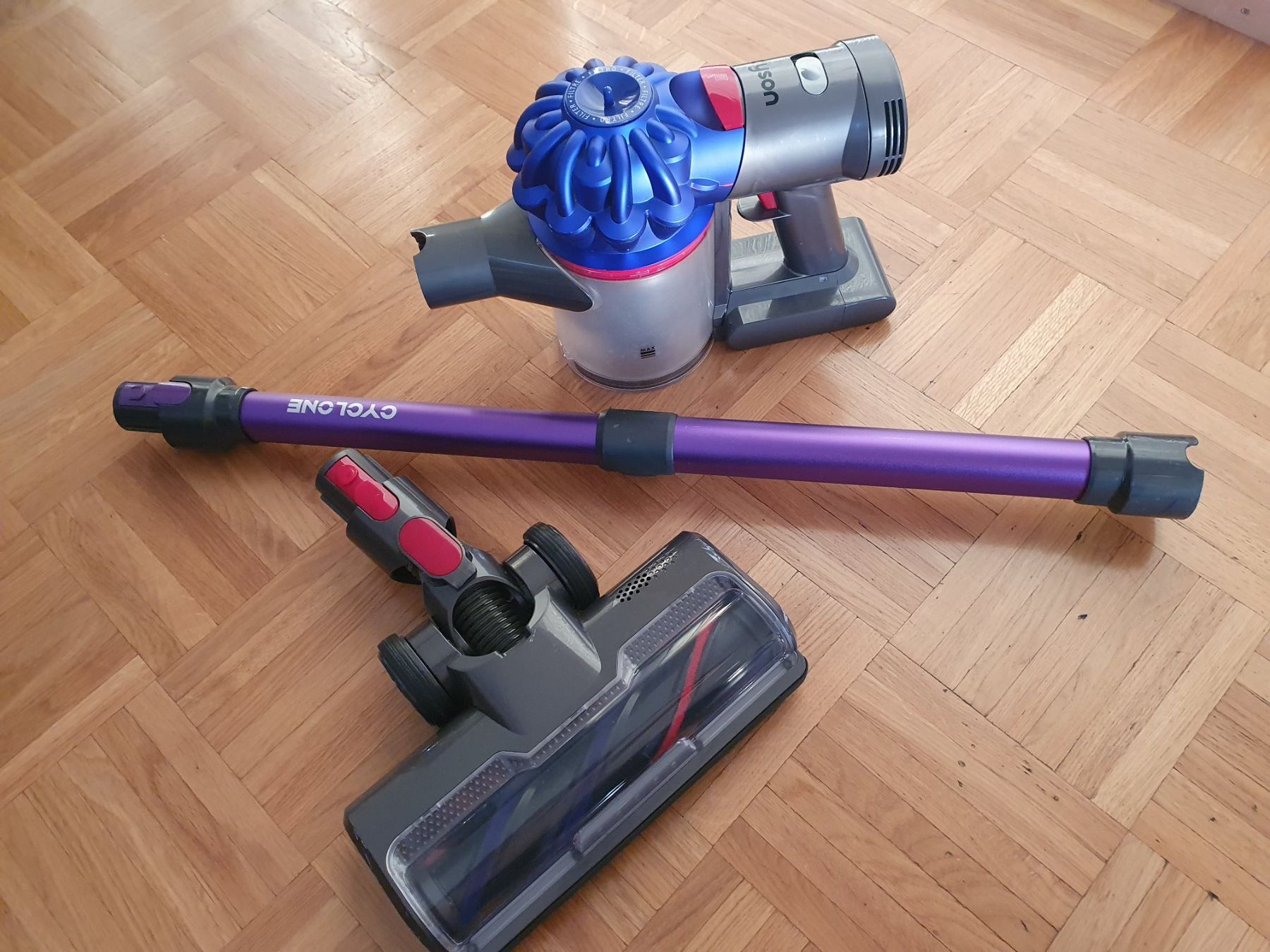 Dyson Aspirapolveri & Accessori: Dyson V7 avec brosses Led, batterie à remplacer – Usato da Prilly venduto da RoDyRe 2