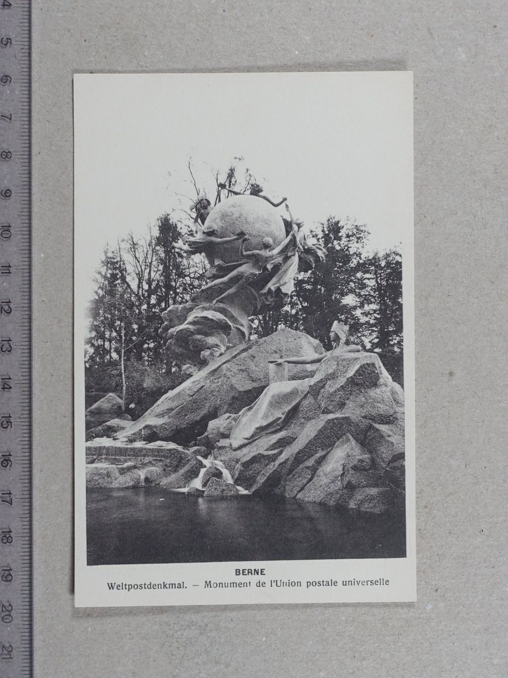 Cartoline postali: Bern, Weltpostdenkmal – Usato da Lenzburg venduto da fh1