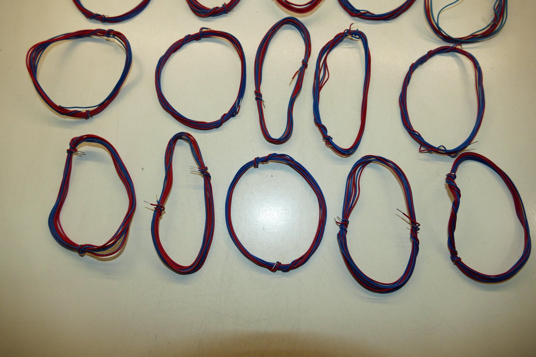 Modellini di ferrovie: 30xKabel blau/rot – Nuovo (secondo la descrizione) da Niederhasli venduto da rail-duerst 2