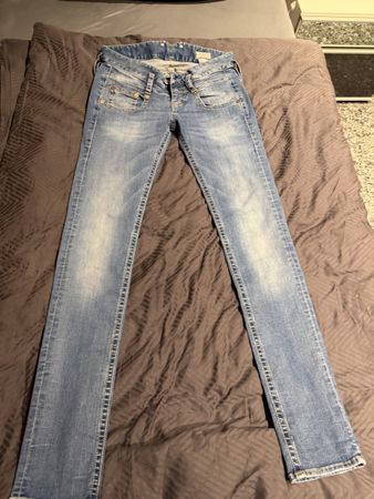 Hose Gr. 28/32 Jeans blau Herrlicher slim fit Frühlingsmode