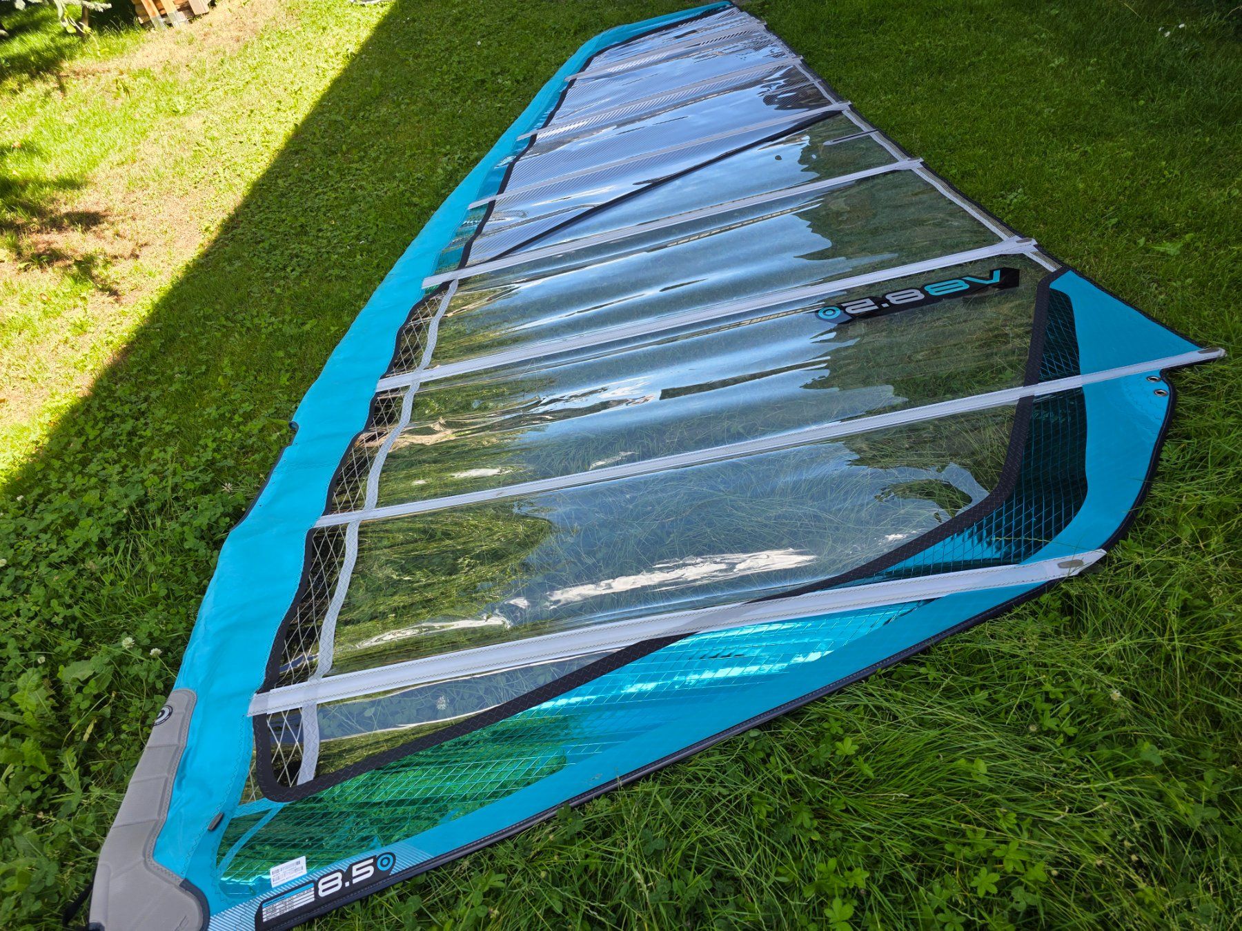 Surfen: Windsurfsegel Neil Pryde V8 8,5 – Gebraucht aus Buchs SG von swisssurfer007