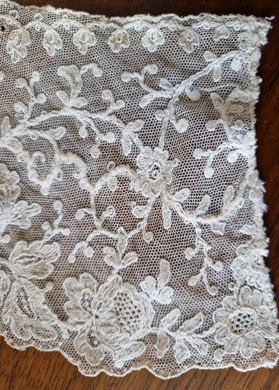 Tessuti: Antike Tüllspitze  Kragen – Usato da Bern venduto da Antikbatik 7