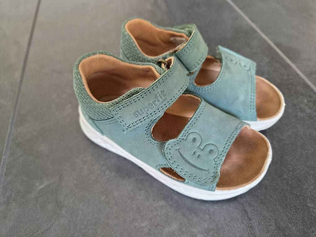 Chaussures garçon: Superfit Sandalen Grösse 23 – D'occasion à Saland par zwergli90