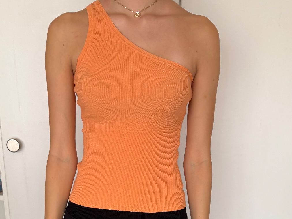 Kookai Tops: Haut asymétrique orange – Gebraucht aus Bottens von lal_plz7