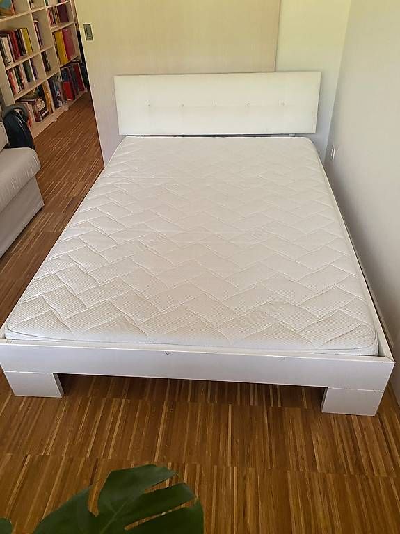 Betten: Doppelbett 140 cm breit – Gebraucht aus Möhlin von Chrinelia
