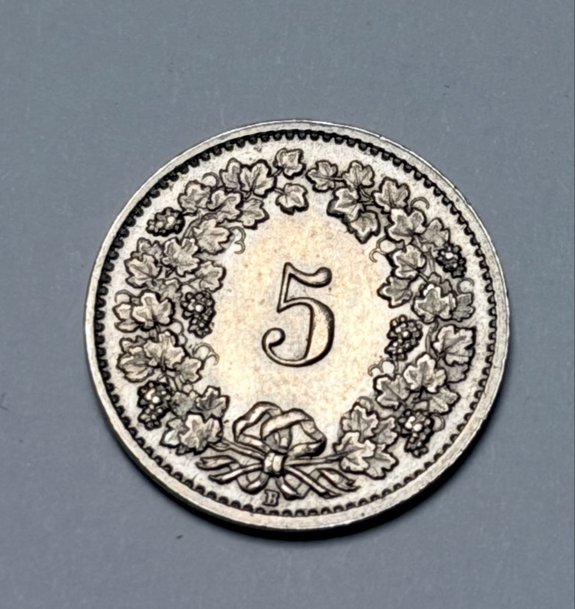 Tutti le monete: 5 Rappen 1953 sort du rouleau  – Nuovo (secondo la descrizione) da La Tour-de-Trème venduto da Ahamaya 1