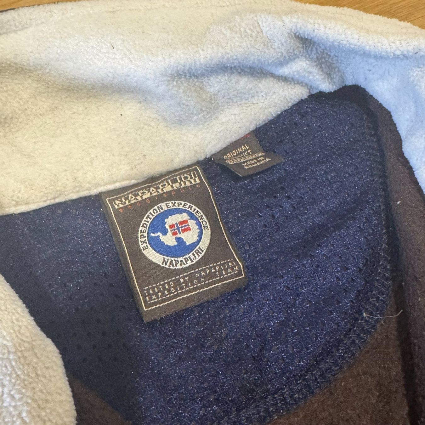 Napapijri Maglioni & Felpe: Napapijri brown fleece quarter zip winter jacke tech pull – Usato da St. Gallen venduto da sourced_limited 2