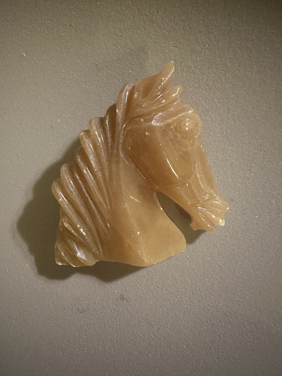 Spille & Fermagli: Brosche Pferdekopf, Alabaster – Usato da Oberwil BL venduto da orsay